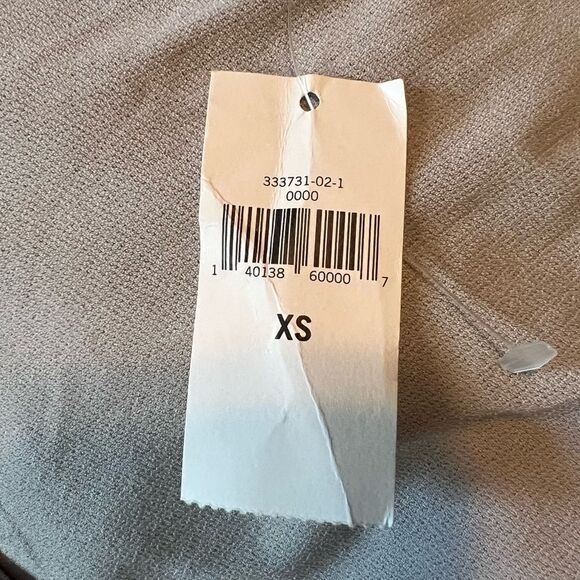 NWT! Banana republic factory grey tee with ruffle sleeves - Picture 8 of 11